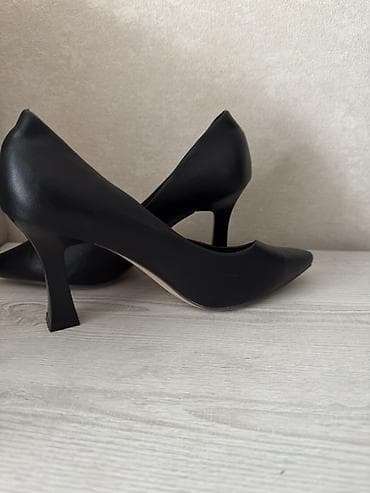 Qadın ayaqqabıları dəsti - Model 1: Klasik qara qadın tuflisi - Ucu — 2