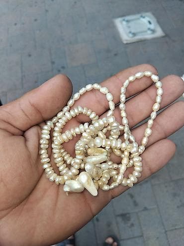 Dəstə daxildir: Boyunbağı