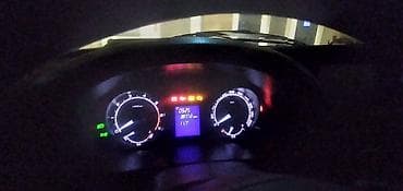 muhərrik satışı: Ağ rəngli sedan avtomobil Xüsusiyyətlər: - Kuzov: 4 qapılı sedan, ağ — 1