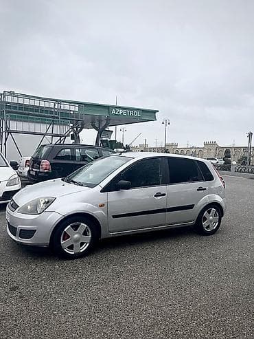 Ford Fiesta: 1.4 l | 2007 il 320500 km Hetçbek
