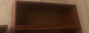 uşag masası: Yaxşı vəziyyətdə uşaq masası. 6 yaşa qədər 2 ədəd kitab rəfi. biri 30 — 1