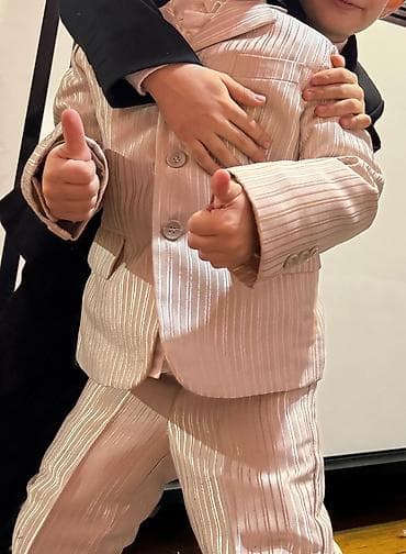 костюм аренда: 4-5]] yaş Uşaq üçün zolaqlı klassik üçlü kostyum dəsti - Rəng: açıq — 3