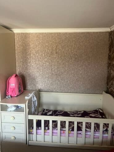 Oğlan və qız üçün, Beşik, Komod