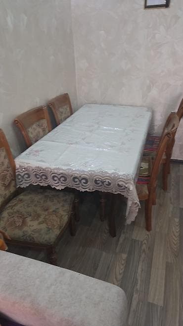 Oturmaq üçün stullar 1 ədədi 70 manat
Yemək masası 150 manat( açılır)