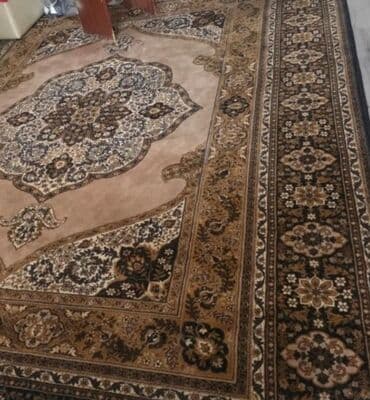 divar bəzəkləri: Şərq üslublu naxışlı xalça - Rəng palitrası: bej, qəhvəyi və tünd — 1