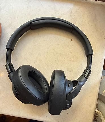 bluetooth nauşnik: Qulaqcıq – simsiz, over‑ear dizayn Xüsusiyyətlər: - Qapalı, qulaqüstü — 1