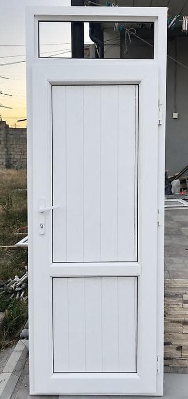PVC qapı – üst transomlu, ağ rəng - Material: PVC profil, ağ rəng