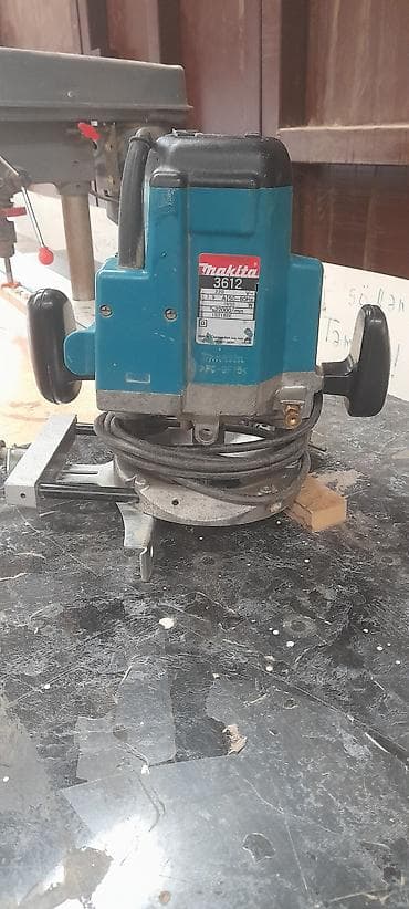 Makita 3612 frezə (yiv açma/oyma üçün üst frezə) - Güc: 1650 W -