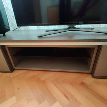 Mebel altlıq televizor üçün. Rəng: Qəhvəyi. Ölçülər: Hündürlük = 40