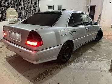 Mercedes-Benz C-Class: 2.2 l | 1994 il Sedan — 4