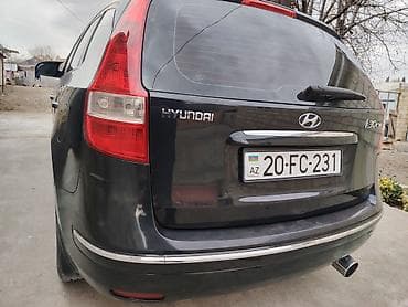 Продажа авто: Hyundai i30 CW, qara rəngli universal kuzov. Xüsusiyyətlər: - Kuzov — 6