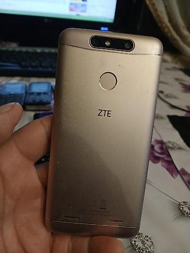 telefon s22: Samsung Galaxy J7 — 2