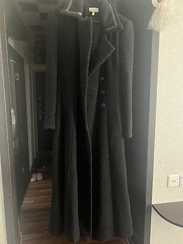 mili geyimler: Uzun qadın palto - Rəng: qara - Uzunluq: maxi (ayağa qədər) - Model — 3