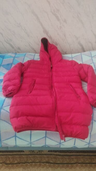 Qız üçün isti qış gödəkçəsi - Rəng: parlaq çəhrayı - Model: üfüqi