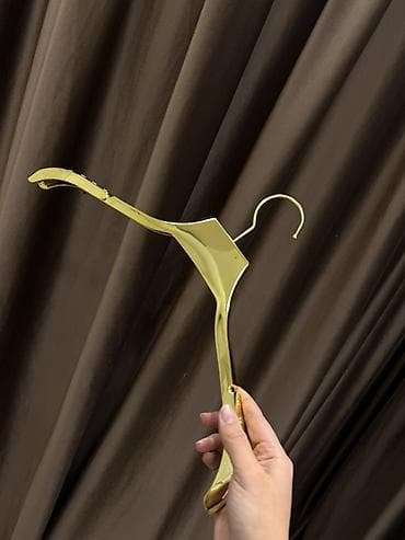 Qızılı rəngdə estetik asqılar dəsti - Material: parlaq qızılı örtük -