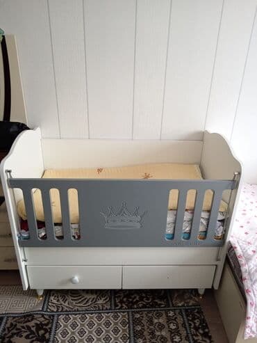 Oğlan və qız üçün, İşlənmiş, Dördbucaq, Beşik, Dəstsiz, Matrassız, Yellənmə mexanizm ilə