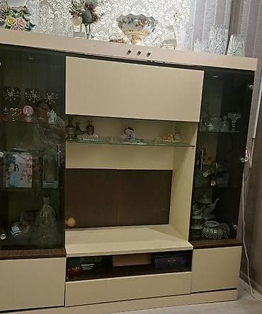 Düz TV altlığı, Polkalı, Şüşəli