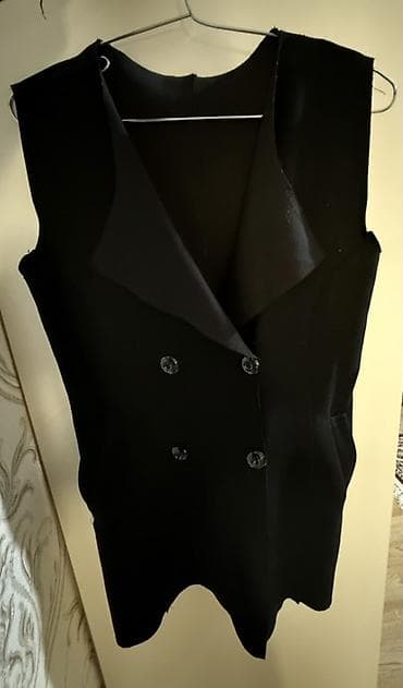 Qara uzun jilet/üstlük Qolsuz, enli yaxalı, V-kəsimli ikiqat düyməli — 1