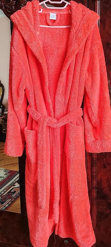 hamam xalat: Qırmızı yumşaq xalat - Material: 100% poliester (etiketdə göstərilib) — 2