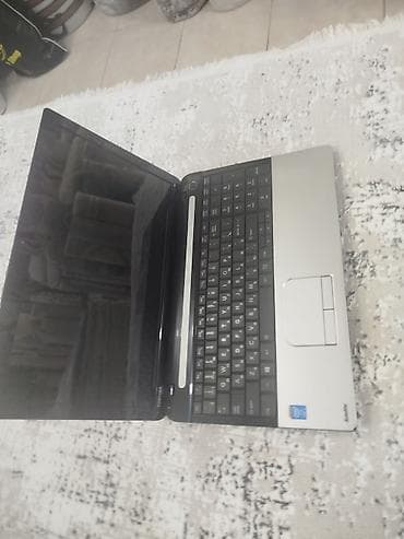 notebook hp: Toshiba Satellite noutbuku - Ekran: 15.6" (parlaq panel), üst hissədə — 2
