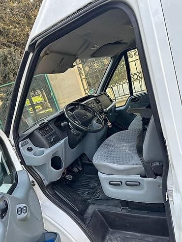 cangan masin: Ford Transit: 2.4 l | 2010 il 202700 km Van body type — 8
