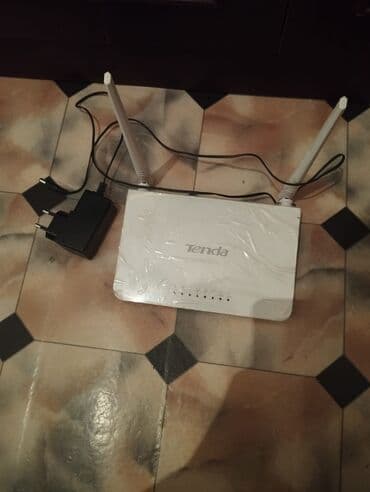 kompyuter korpusu: Tenda Wi‑Fi router - Model: Tenda (ağ korpus, ön paneldə göstərici — 1