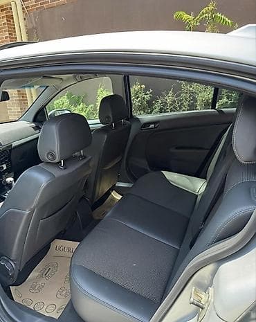 panarama 211: Opel Astra: 1.8 l | 2008 il 387000 km Sedan — 4