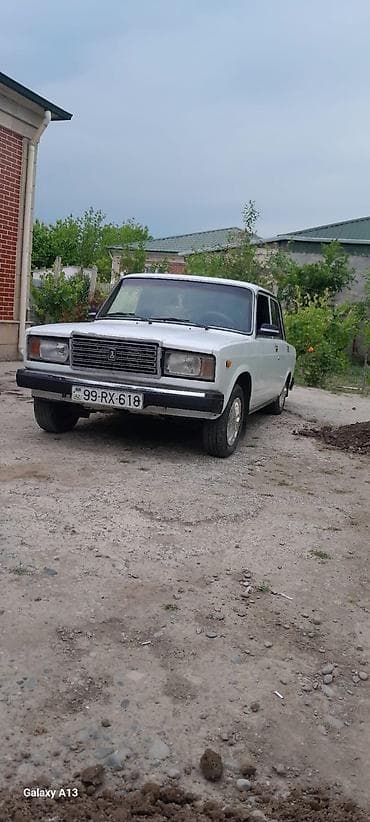 Motonəqliyyat: VAZ 2107, ağ rəng, sedan kuzov. Texniki xüsusiyyətlər və — 2