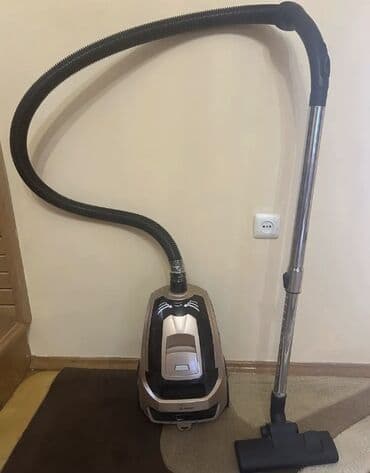 Zərərvericilərə qarşı mübarizə aparatları: Tozsoran – torbasız, siklon tipli Xüsusiyyətlər: - Güclü tozsorma — 4