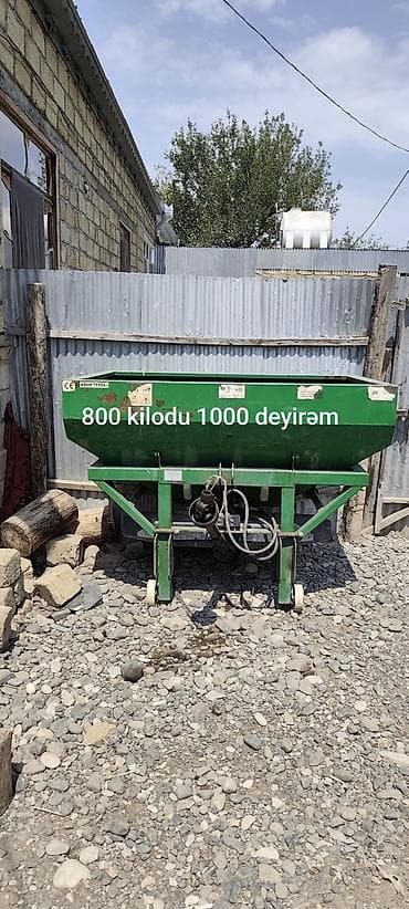 Kənd təsərrüfatı üçün mineral gübrə səpən maşın (traktor arxasına
