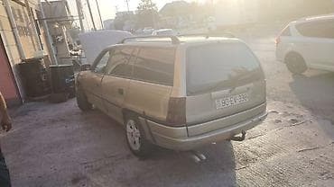 ceşka maşın: Opel Astra F Caravan (Universal) - Kuzov: universal (5 qapı), qızılı — 4