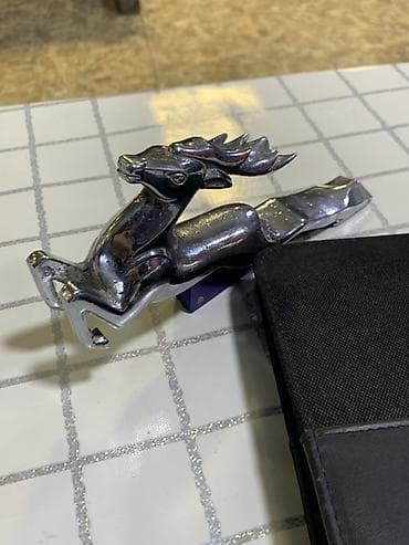 Metal geyik fiqurlu avtomobil kapotu emblemi - Material: xrom örtüklü — 3