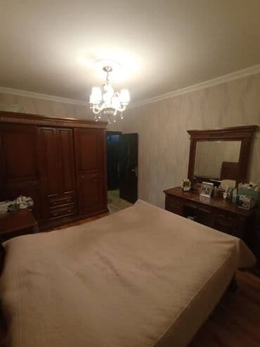 bakixanovda kiraye evler 2024: Köhnə günəşli,İnqilab ismayılov parkının yanı,Bazar store ilə üzbəüz,9 — 3