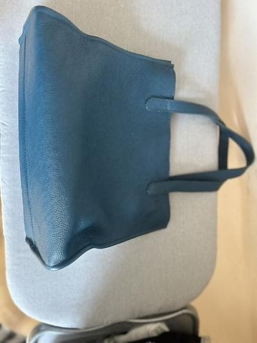 deri canta: Mavi rəngli dəri tote çanta.Bolqarıstandan alınıb.Əla — 2