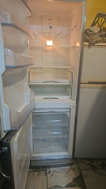 Plitələr və bişirmə panelləri: 2 qapılı Ardo Soyuducu Satılır, rəng - Gümüşü — 2