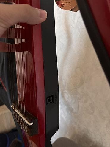 Elektron səssiz klassik gitar (frame body dizaynlı) 1000 azn e alinib lalafo.az -da Elektron səssiz klassik gitar (frame body dizaynlı) 1000 azn e alinib