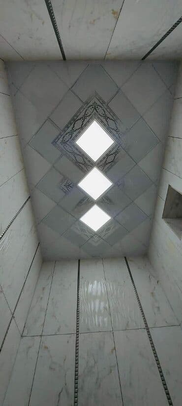 taxta tavan sekilleri: Mərmər plitələrlə bəzədilmiş, dekorativ tavan dizaynı. Tavanın — 1