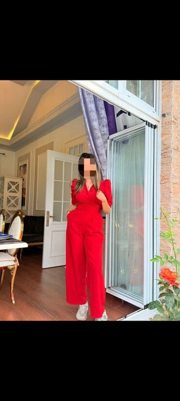 Пиджаки: Qırmızı qadın tulumu - Model: qısa qollu, V-yaxalı, üst hissəsi — 1