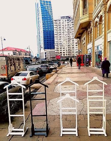 ev saatleri: Taxta geyim asılqanları – ev və ofis üçün praktik təşkilat həlli — 7