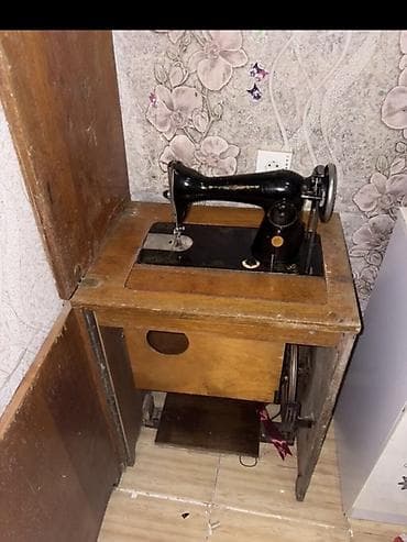 gedimi: Klassik pedal ilə işləyən tikiş maşını – taxta stol-korpusla birlikdə — 2