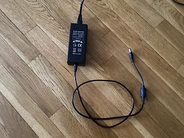 Satılır: 12V 3A gücündə olan keyfiyyətli AC-DC adapter. Vəziyyəti
