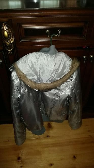 kurtkalar instagram: Satilir Tovuzda kurtka gumusu reng. Razmer xl.Teze 30 m — 1