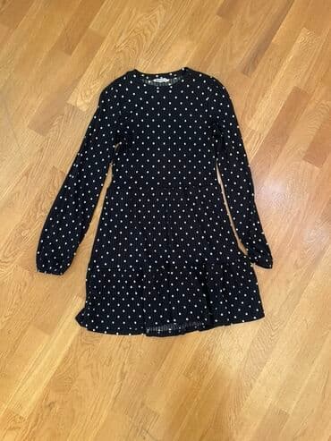 женские платья из вискозы: Qadın geyimləri dəsti – 4 ədəd paltar 1) Ağ-qara xallı yay paltarı - — 4