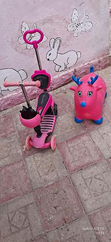 Uşaqlar üçün çəhrayı rəngdə, çoxfunksiyalı skuter. Bu skuter üç lalafo.az -da Uşaqlar üçün çəhrayı rəngdə, çoxfunksiyalı skuter. Bu skuter üç