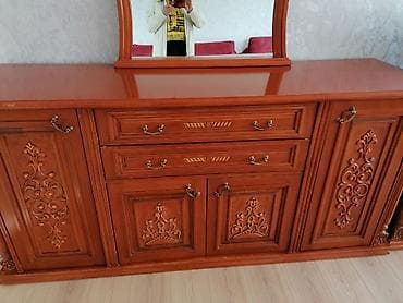 dəhliz dolab: Klassik üslubda taxta bufet-komod və böyük güzgü - Material: tam ağac — 1