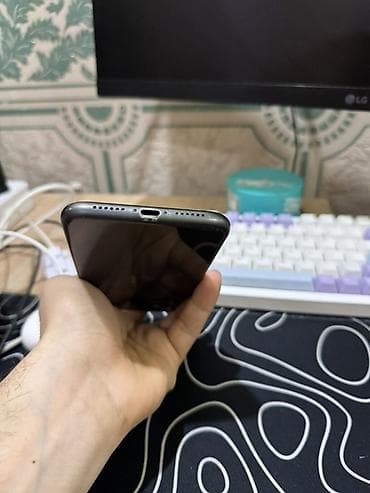 c4 b0phone x: IPhone 11, Qara, Face ID — 7