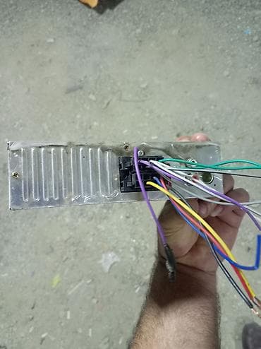 radio usb bluetooth: Avtomobil maqnitolası – 1 DIN ölçü Xüsusiyyətlər: - Ön paneldə USB — 2