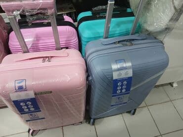 женские пластиковые чемоданы: Müxtəlif rənglərdə və ölçülərdə mövcud olan səyahət çemodanları. Bu — 6