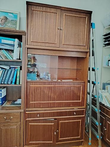islenmis skaf: Taxta vitrin-li şkaf - Material: ağac (təbii ağac teksturası), ön — 1