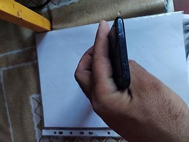 techno spark slim: Smartfon – tam ekranlı, ön kameraya görə ekranın yuxarı mərkəzində — 5